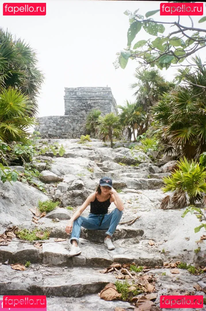 Willa Holland Onlyfans Photo Gallery 