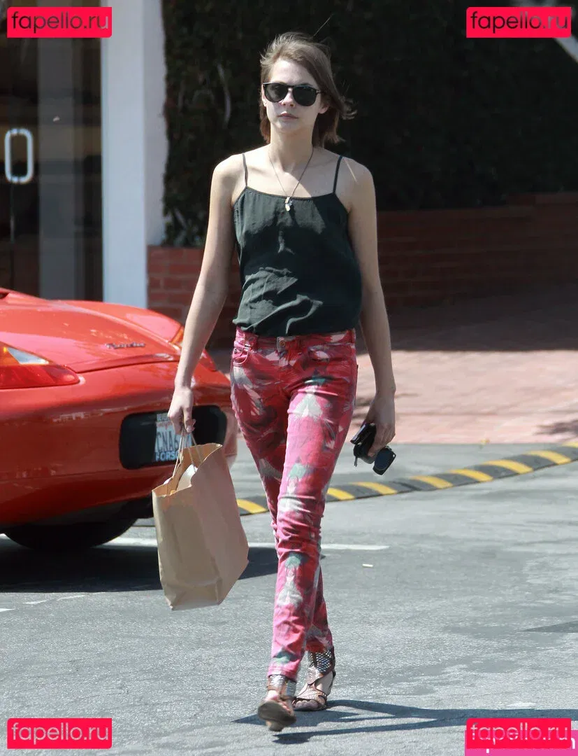 Willa Holland Onlyfans Photo Gallery 