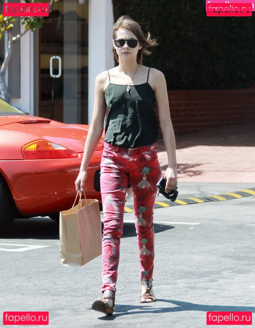 Willa Holland Onlyfans Photo Gallery 