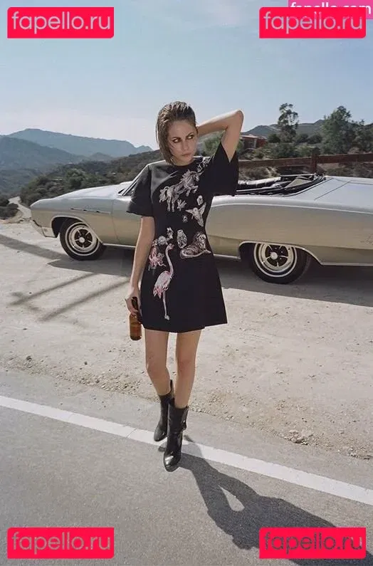 Willa Holland Onlyfans Photo Gallery 