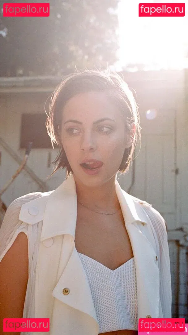 Willa Holland Onlyfans Photo Gallery 