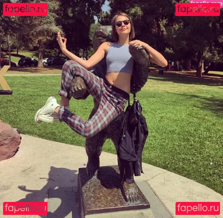 Willa Holland Onlyfans Photo Gallery 