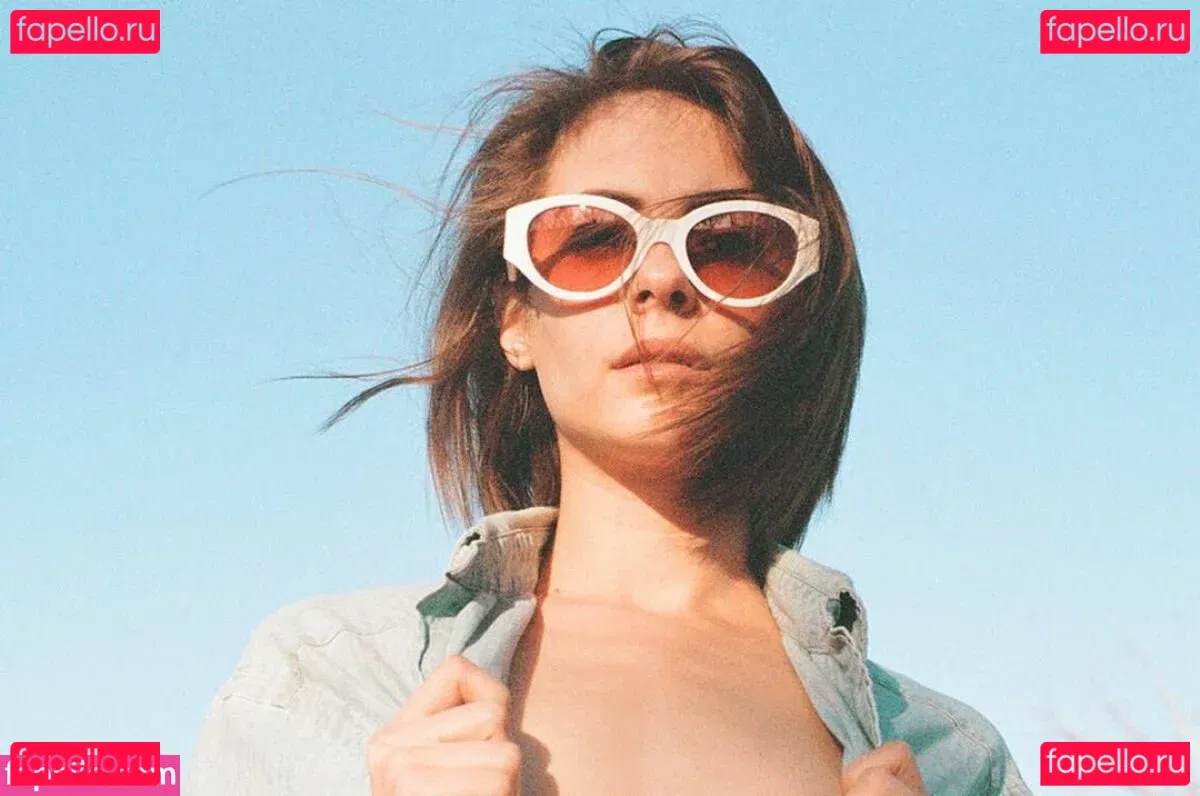 Willa Holland Onlyfans Photo Gallery 