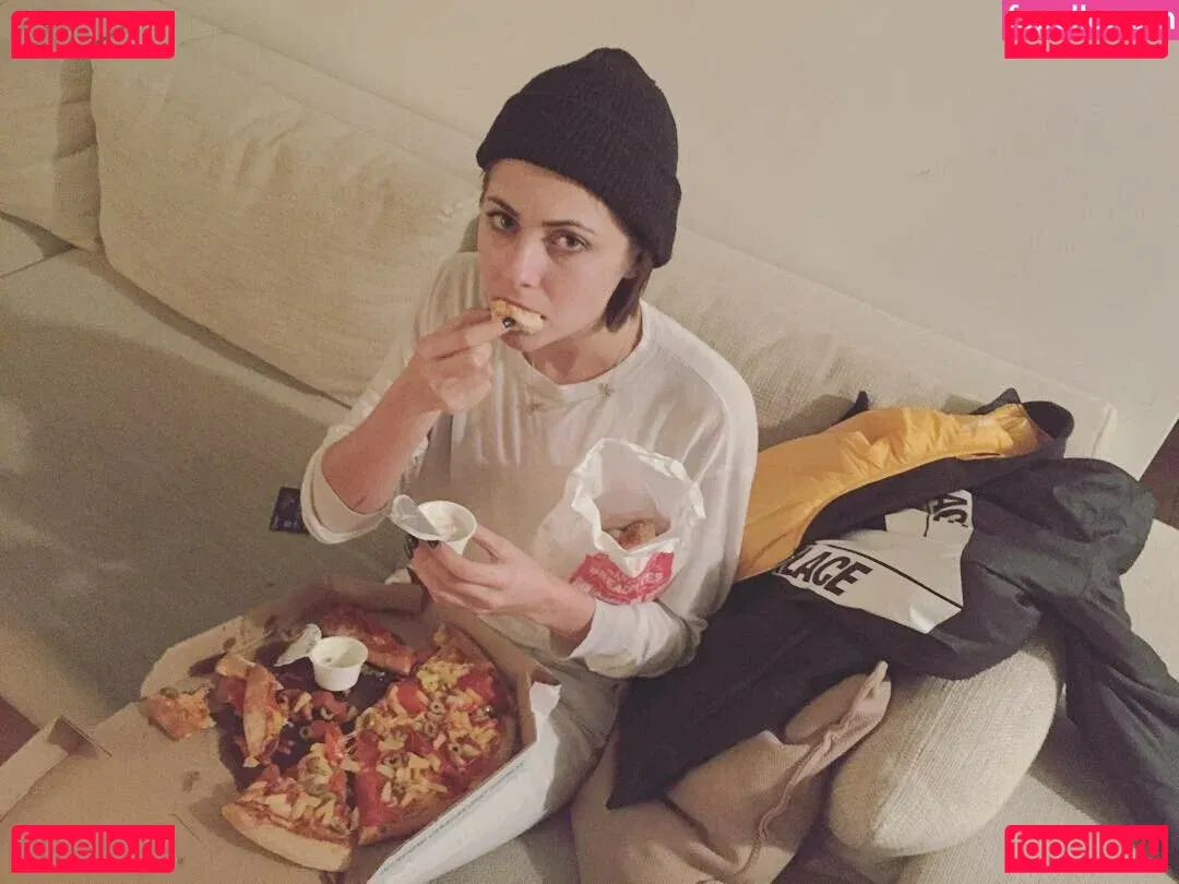 Willa Holland Onlyfans Photo Gallery 