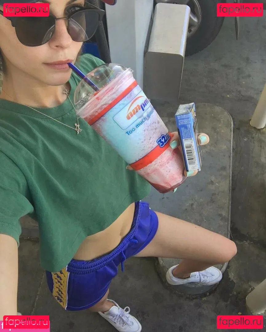 Willa Holland Onlyfans Photo Gallery 