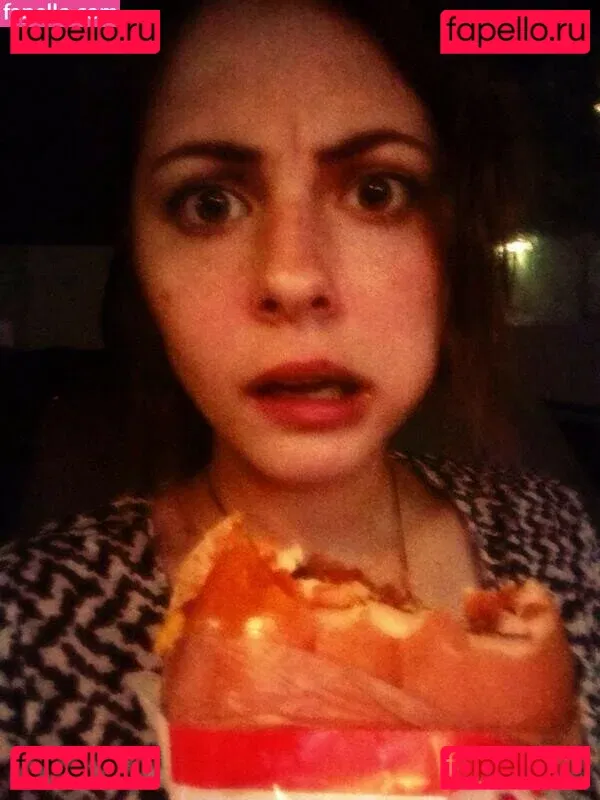 Willa Holland Onlyfans Photo Gallery 