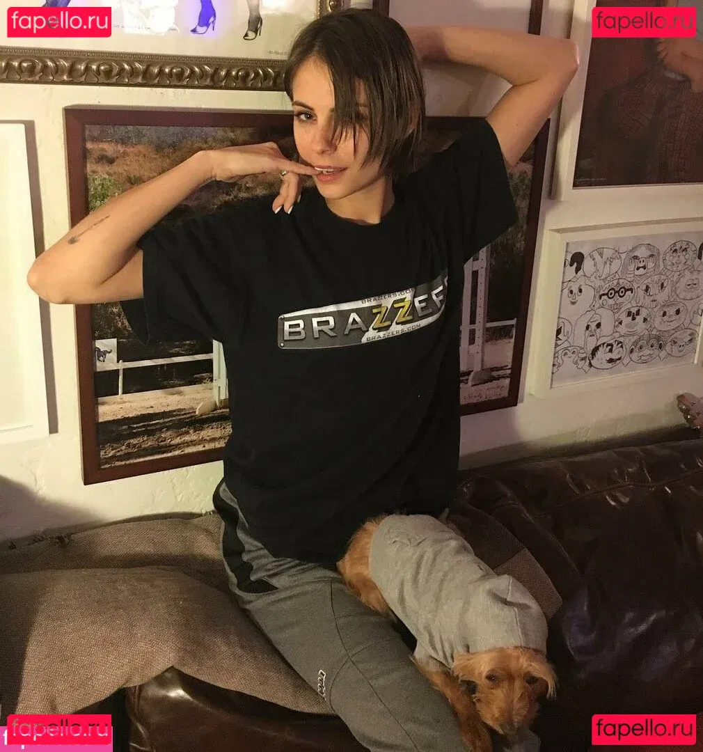 Willa Holland Onlyfans Photo Gallery 