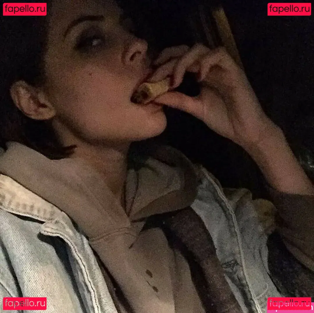 Willa Holland Onlyfans Photo Gallery 