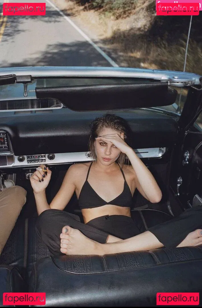 Willa Holland Onlyfans Photo Gallery 