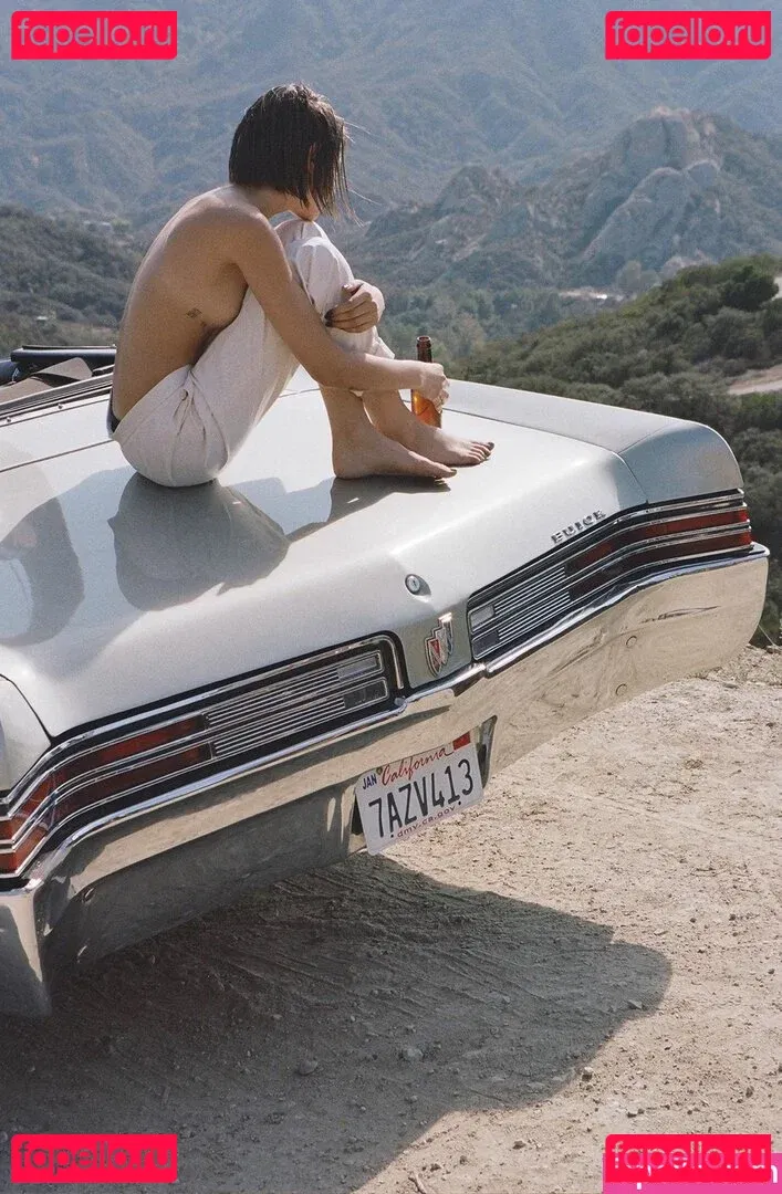 Willa Holland Onlyfans Photo Gallery 