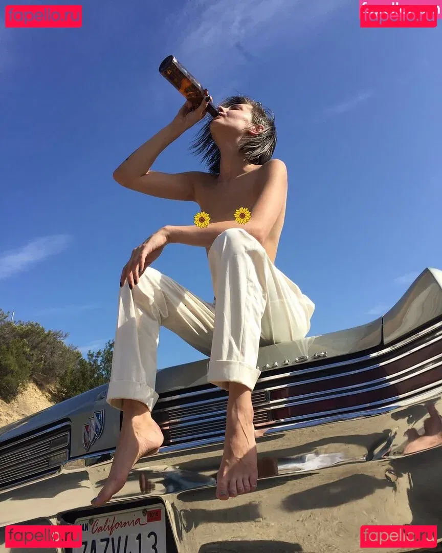 Willa Holland Onlyfans Photo Gallery 