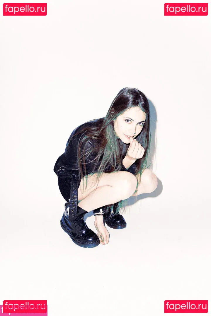 Willa Holland Onlyfans Photo Gallery 