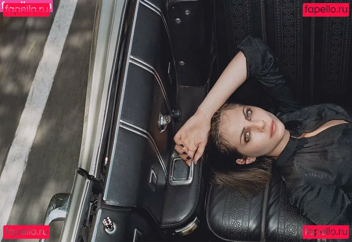 Willa Holland Onlyfans Photo Gallery 