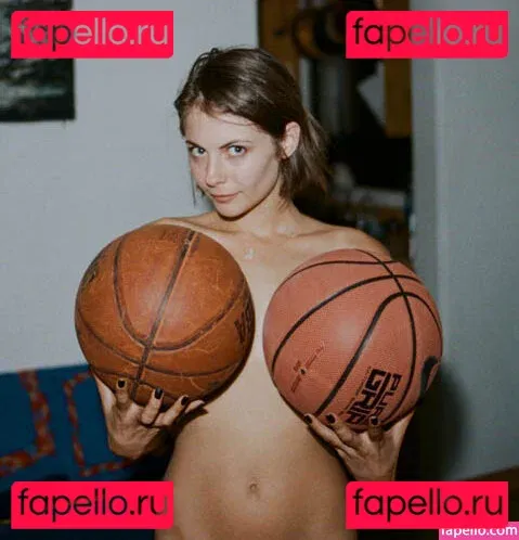 Willa Holland Onlyfans Photo Gallery 