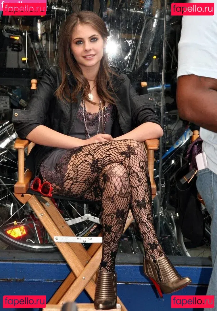 Willa Holland Onlyfans Photo Gallery 