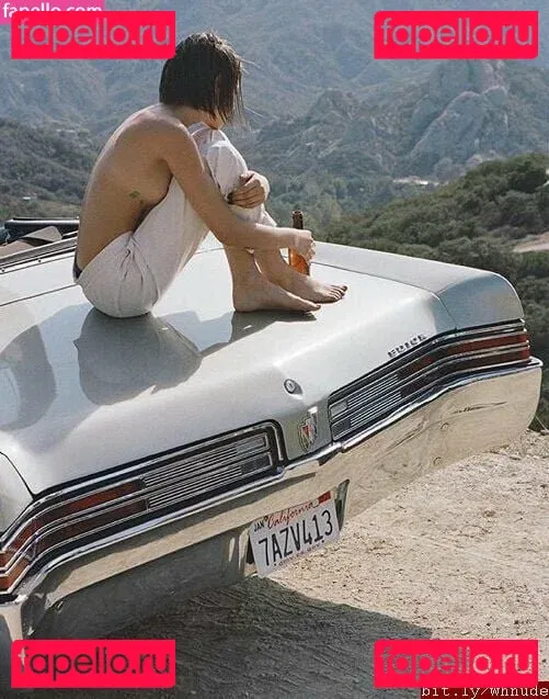 Willa Holland Onlyfans Photo Gallery 