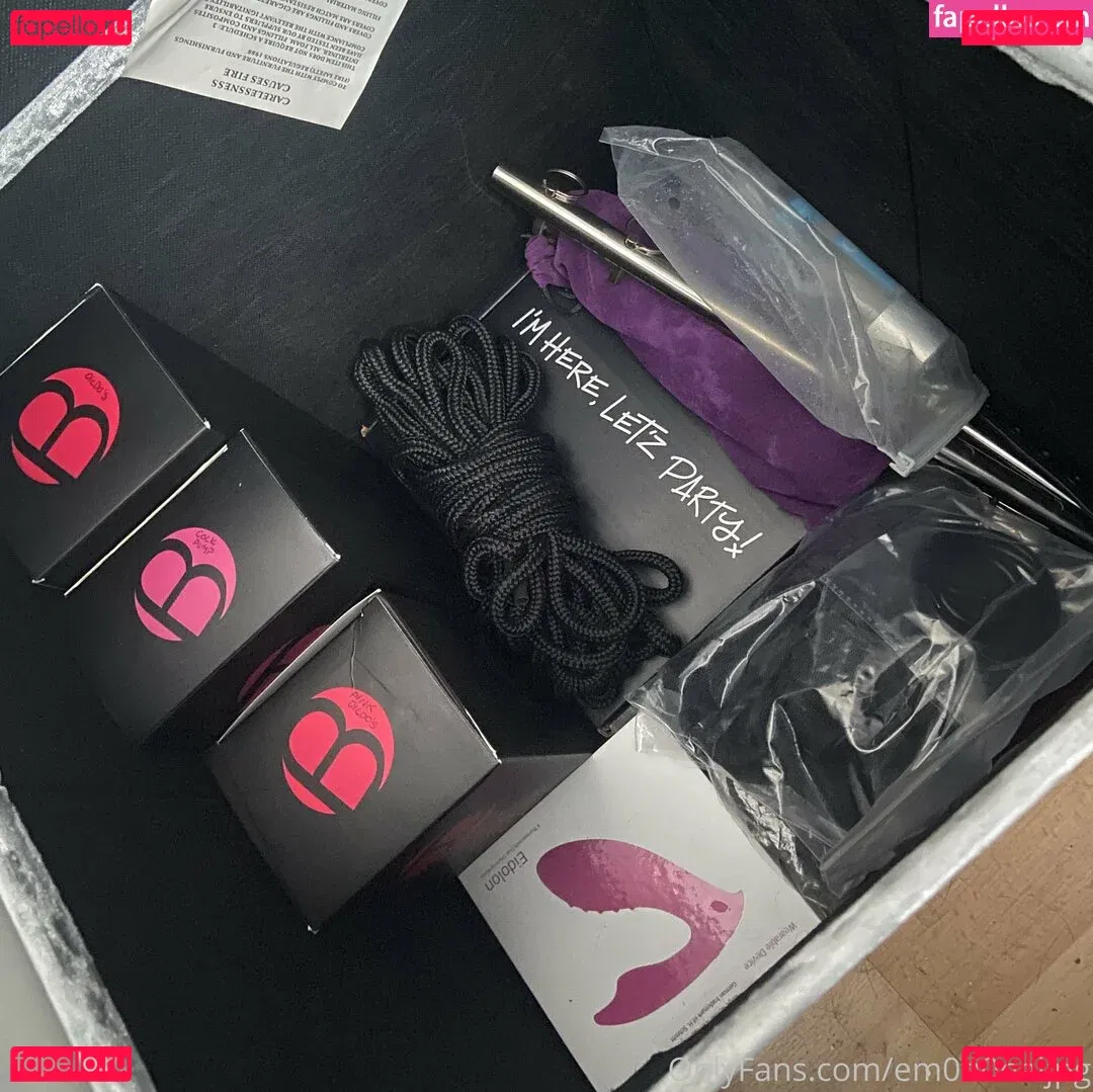 em0ti0naljpg Onlyfans Photo Gallery 