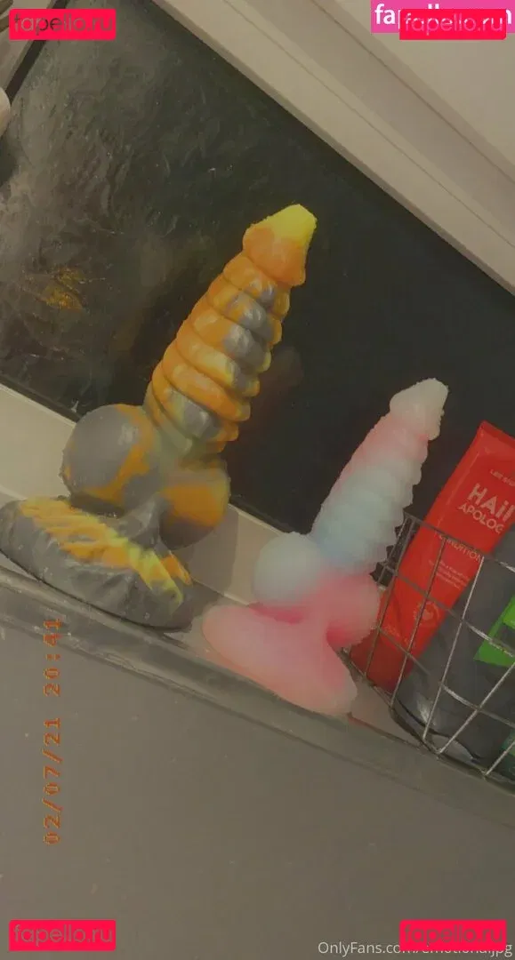 em0ti0naljpg Onlyfans Photo Gallery 