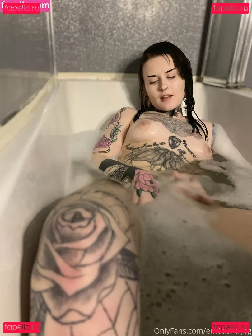 em0ti0naljpg Onlyfans Photo Gallery 