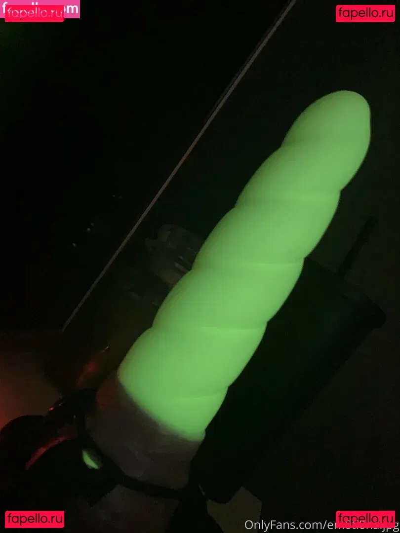 em0ti0naljpg Onlyfans Photo Gallery 