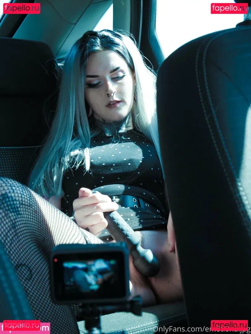 em0ti0naljpg Onlyfans Photo Gallery 