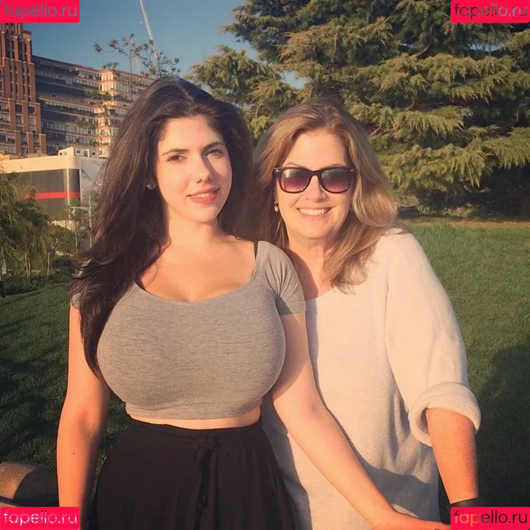 Emily H. Barry Onlyfans Photo Gallery 