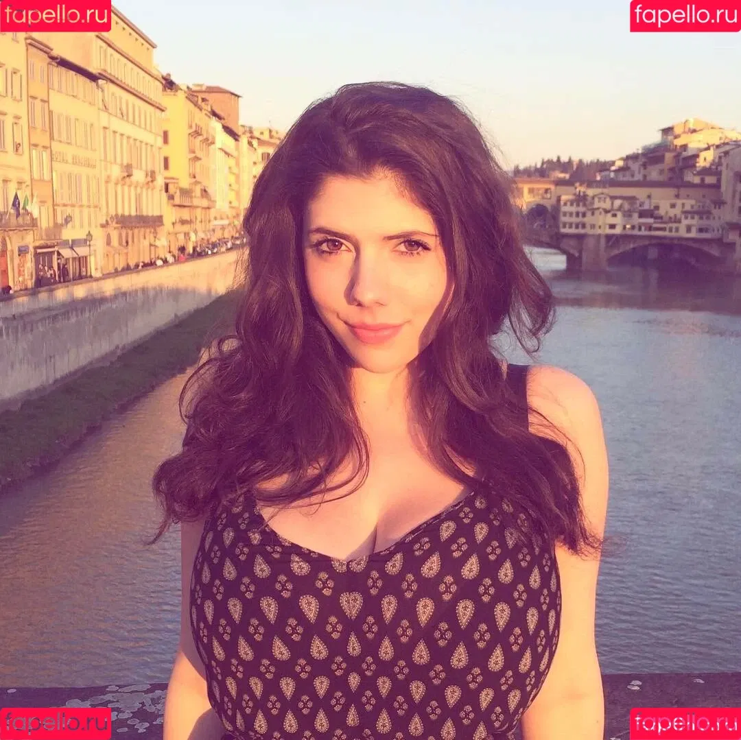 Emily H. Barry Onlyfans Photo Gallery 