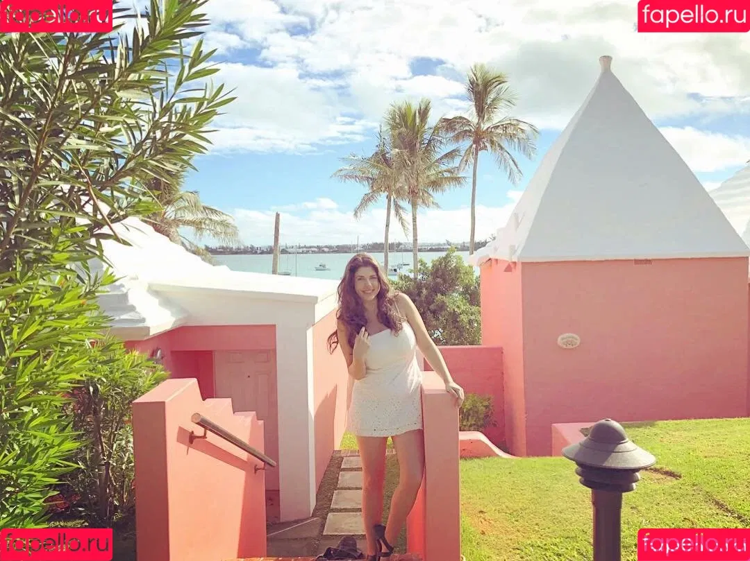 Emily H. Barry Onlyfans Photo Gallery 