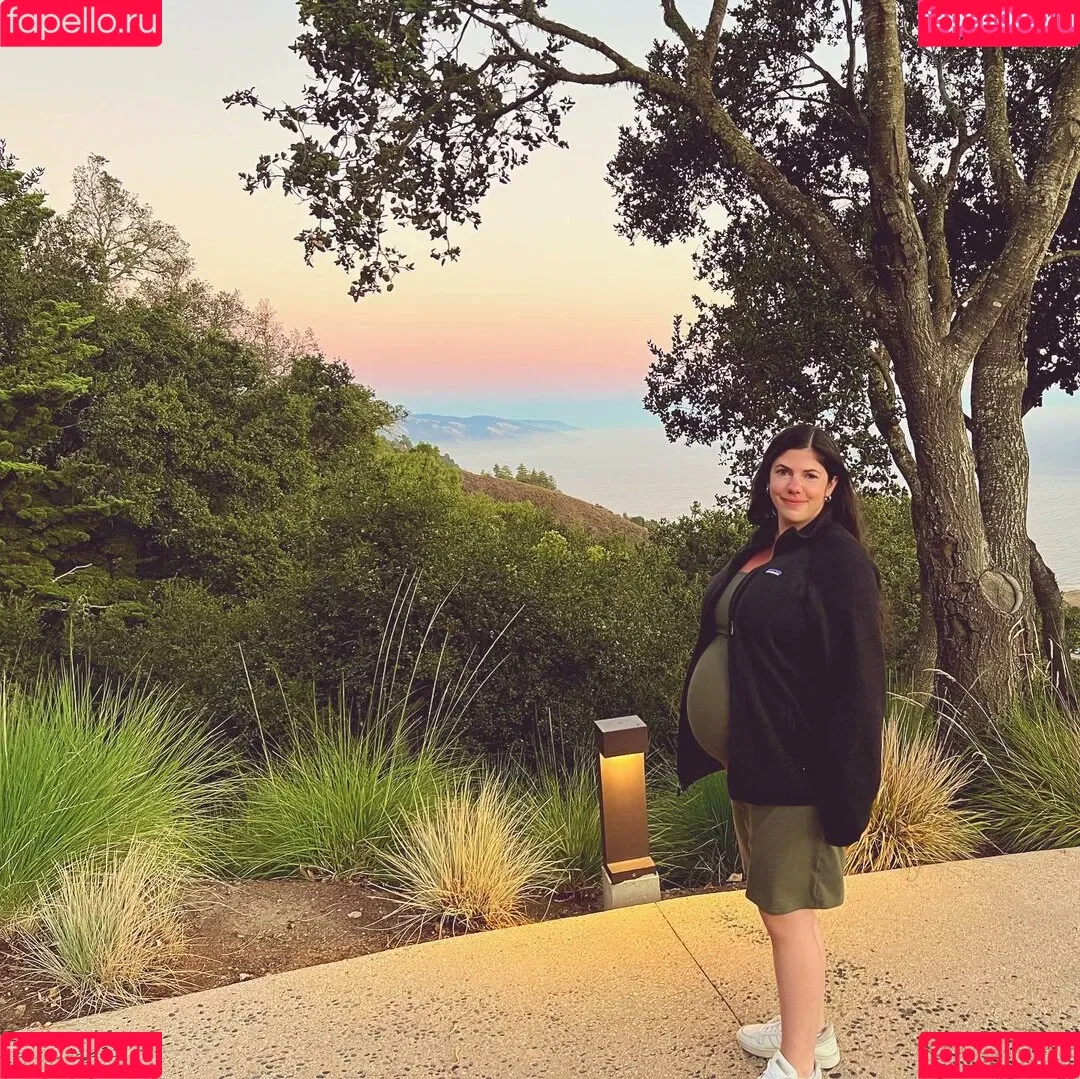 Emily H. Barry Onlyfans Photo Gallery 