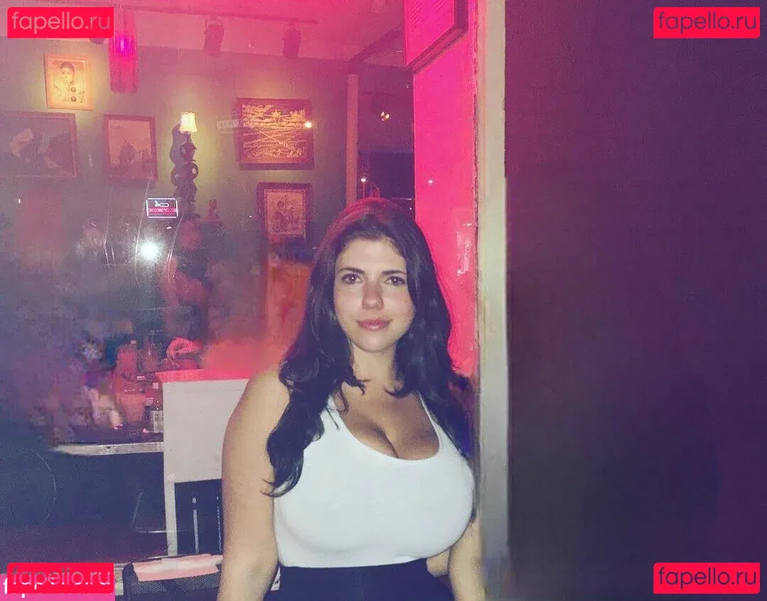 Emily H. Barry Onlyfans Photo Gallery 