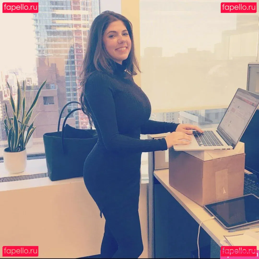 Emily H. Barry Onlyfans Photo Gallery 