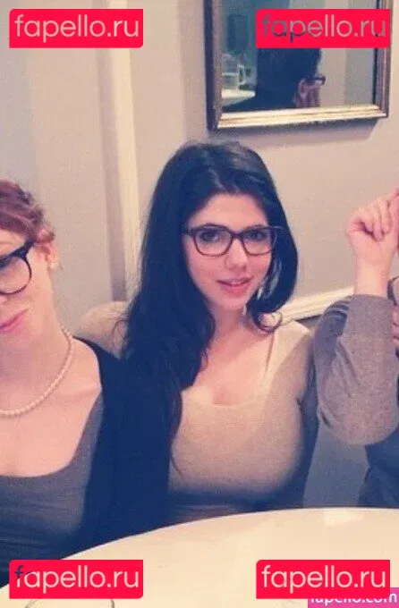 Emily H. Barry Onlyfans Photo Gallery 