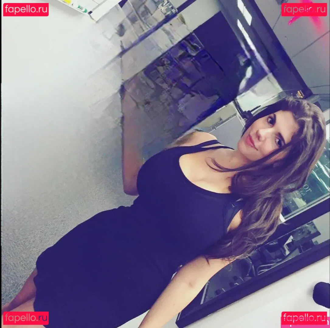 Emily H. Barry Onlyfans Photo Gallery 