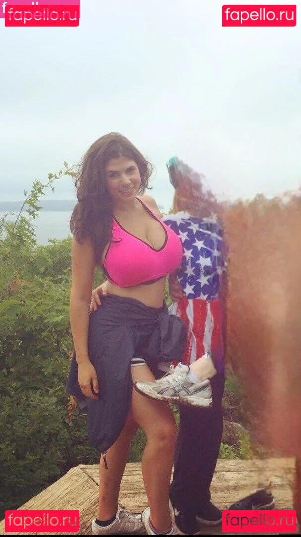 Emily H. Barry Onlyfans Photo Gallery 