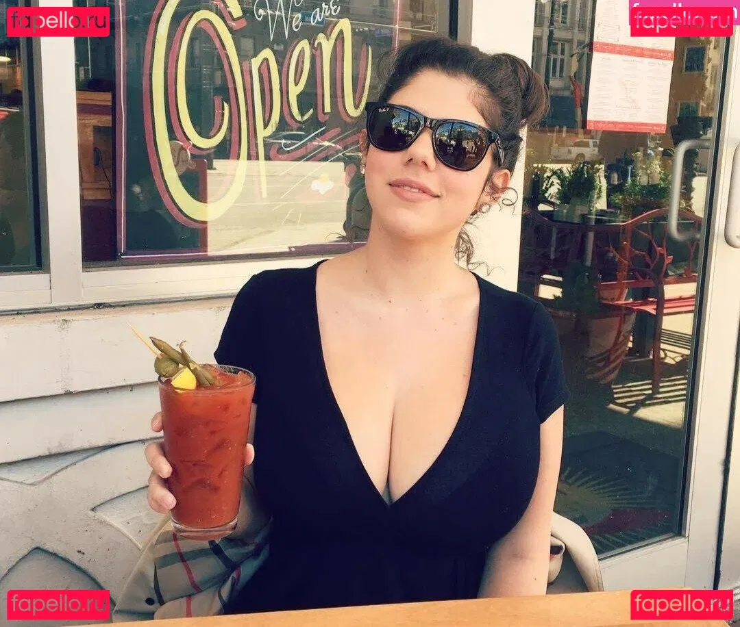 Emily H. Barry Onlyfans Photo Gallery 