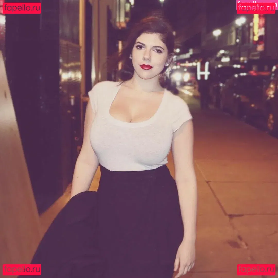 Emily H. Barry Onlyfans Photo Gallery 