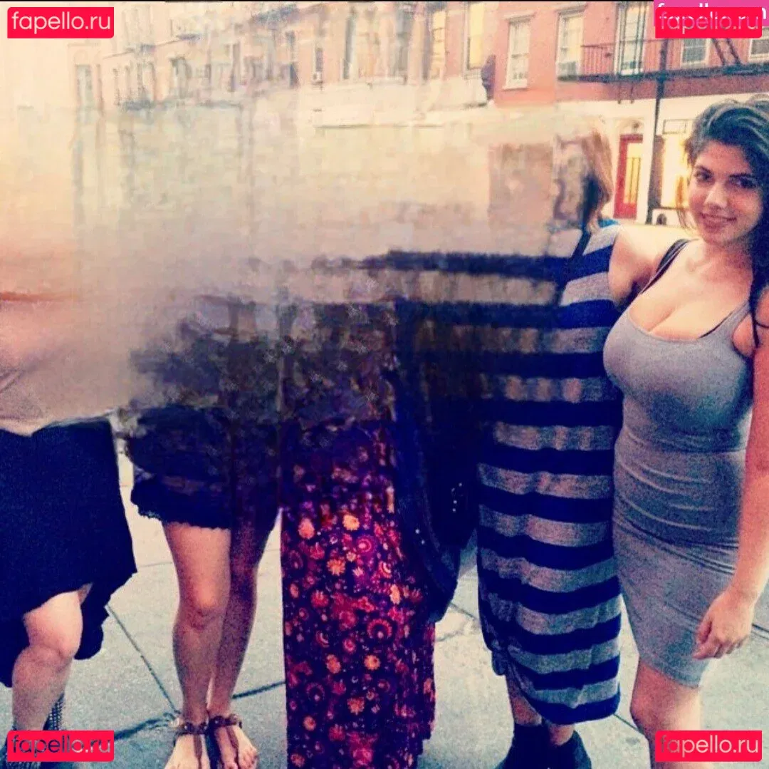 Emily H. Barry Onlyfans Photo Gallery 