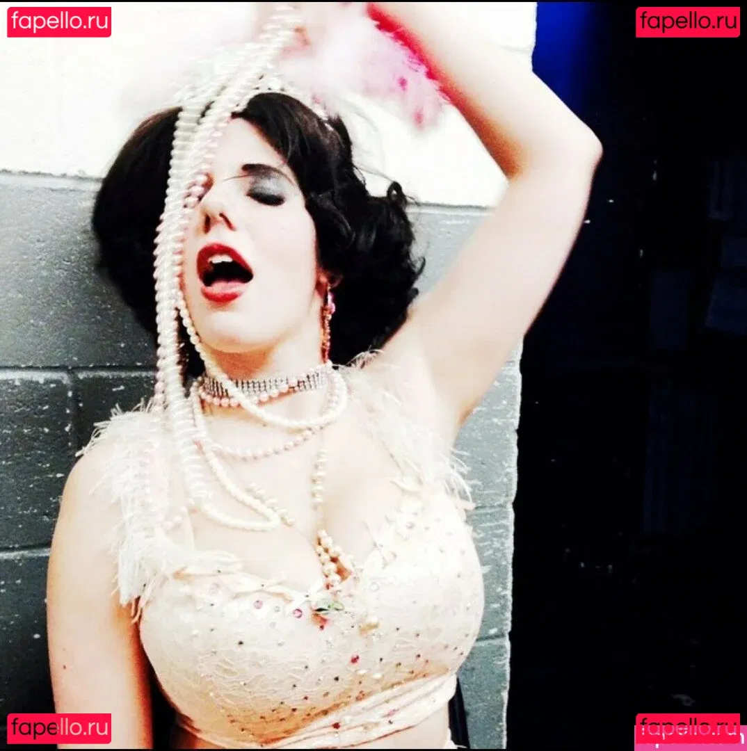 Emily H. Barry Onlyfans Photo Gallery 