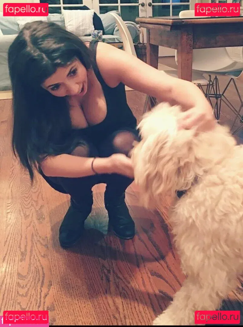 Emily H. Barry Onlyfans Photo Gallery 