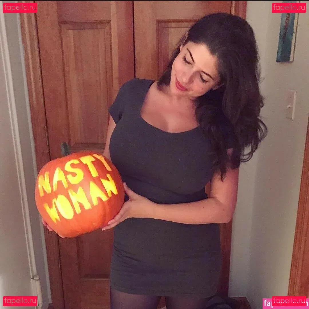 Emily H. Barry Onlyfans Photo Gallery 