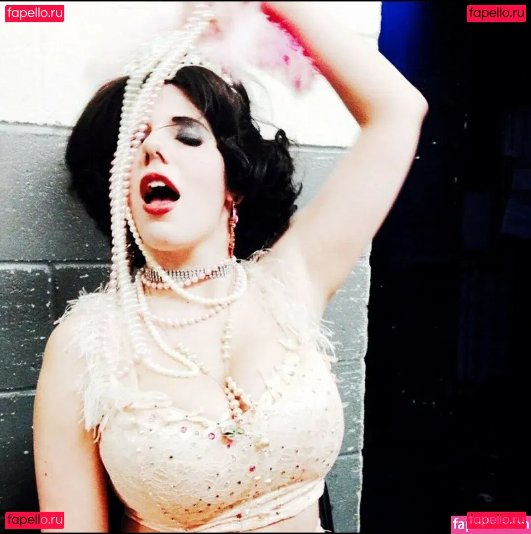 Emily H. Barry Onlyfans Photo Gallery 