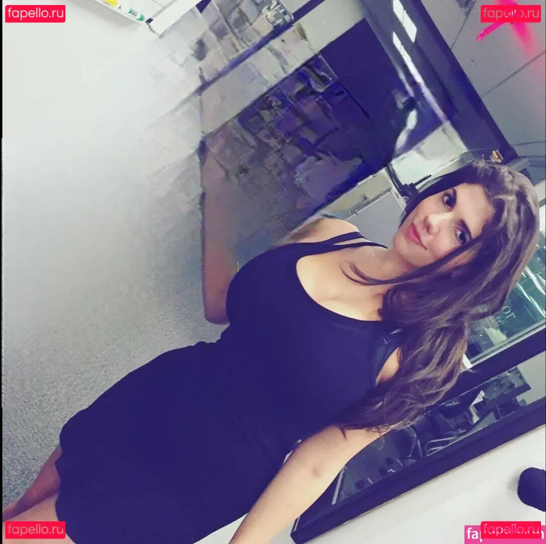 Emily H. Barry Onlyfans Photo Gallery 