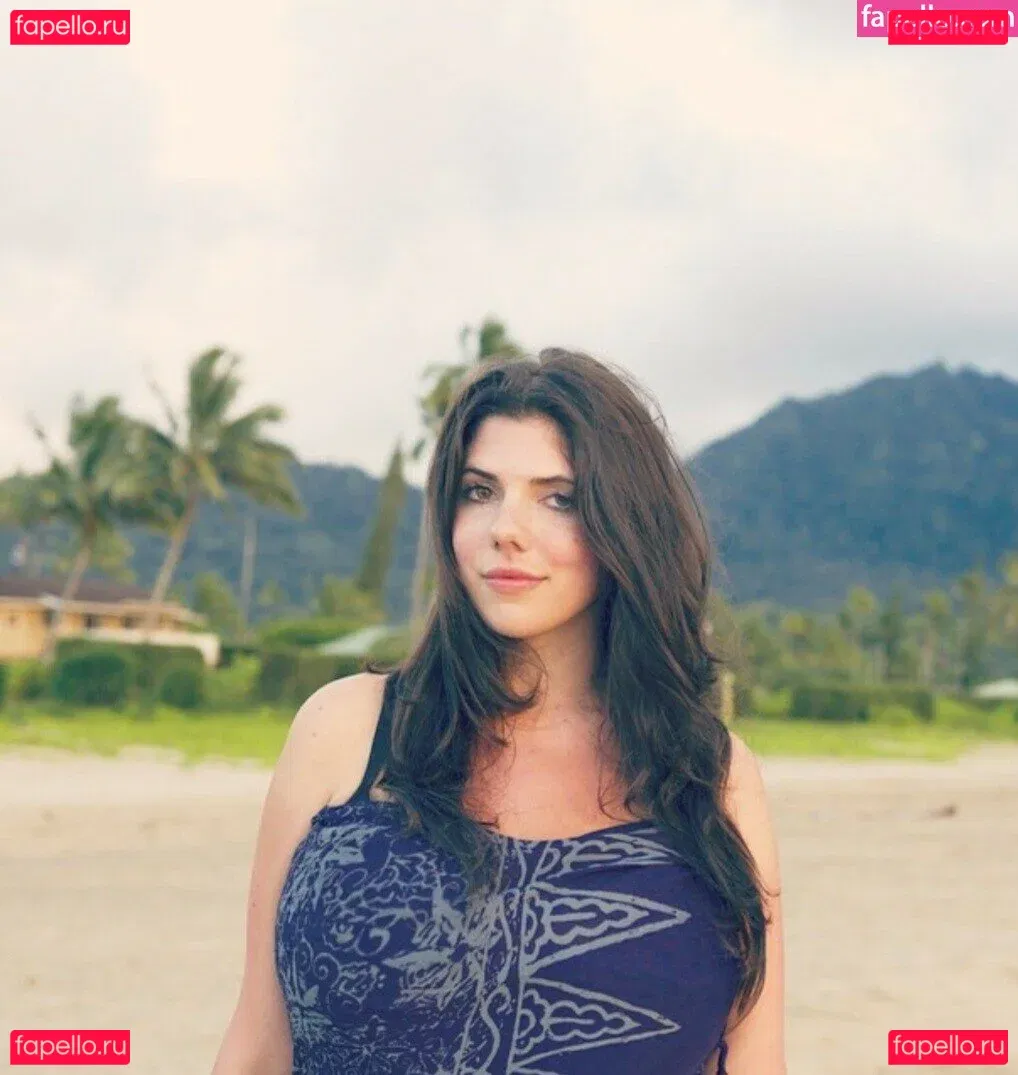 Emily H. Barry Onlyfans Photo Gallery 