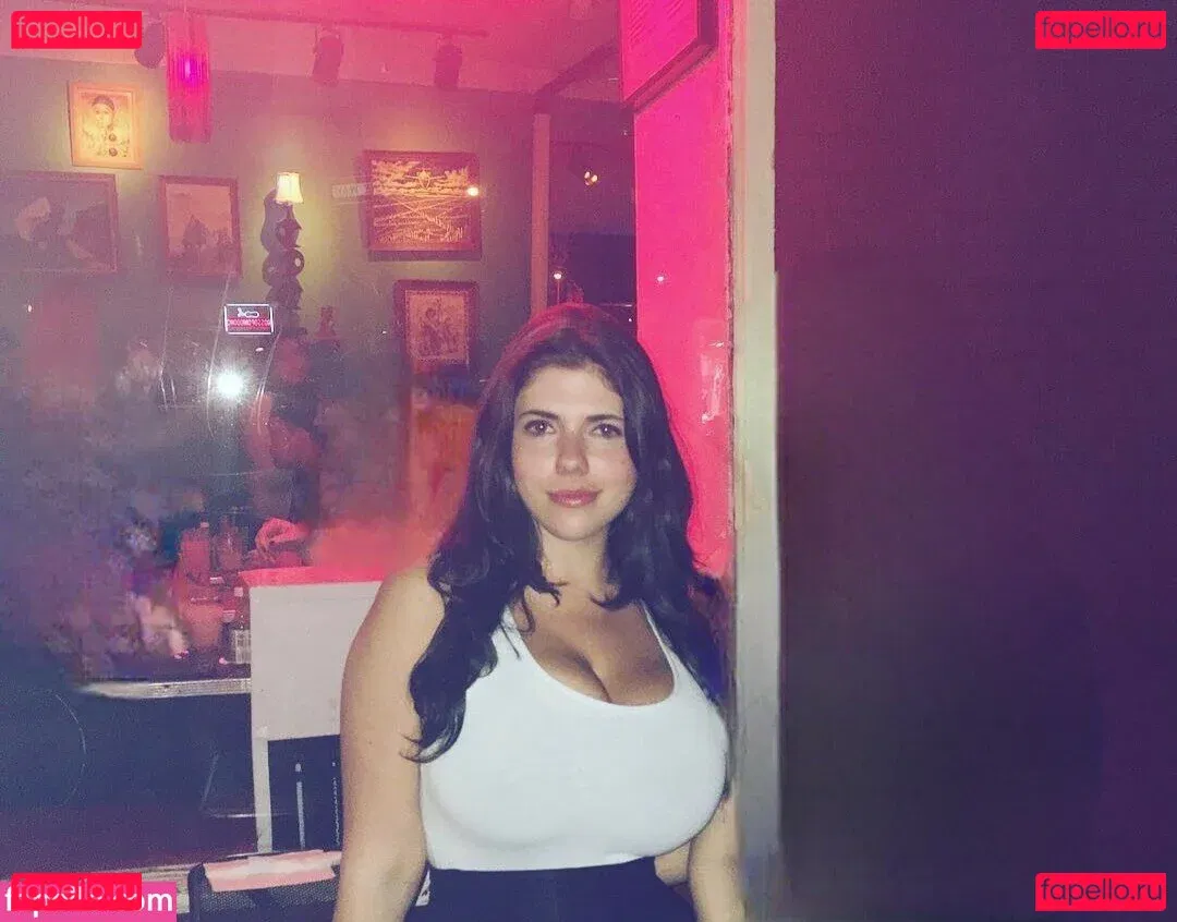 Emily H. Barry Onlyfans Photo Gallery 