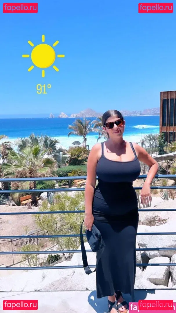 Emily H. Barry Onlyfans Photo Gallery 