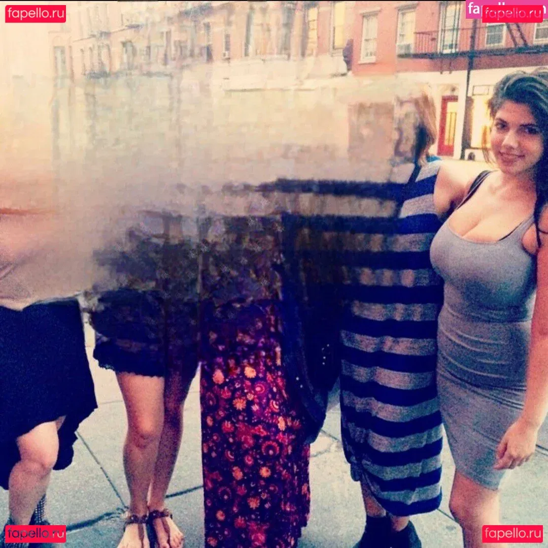 Emily H. Barry Onlyfans Photo Gallery 