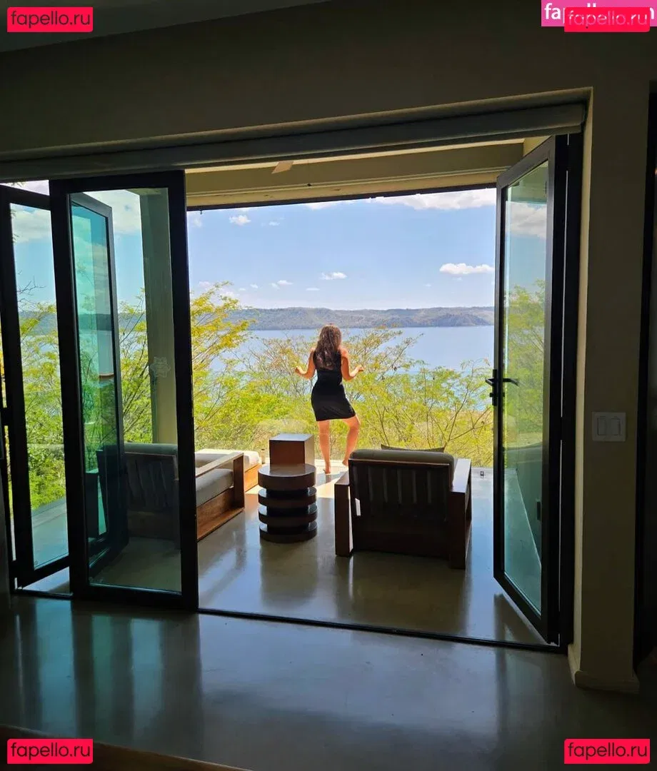 Emily H. Barry Onlyfans Photo Gallery 