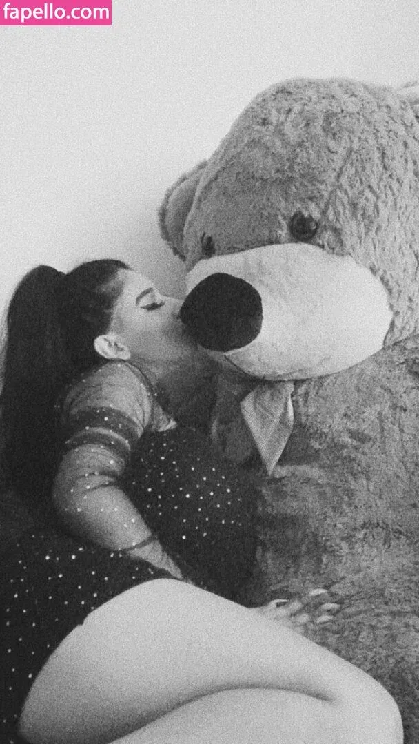 Fernanda V Onlyfans Photo Gallery 