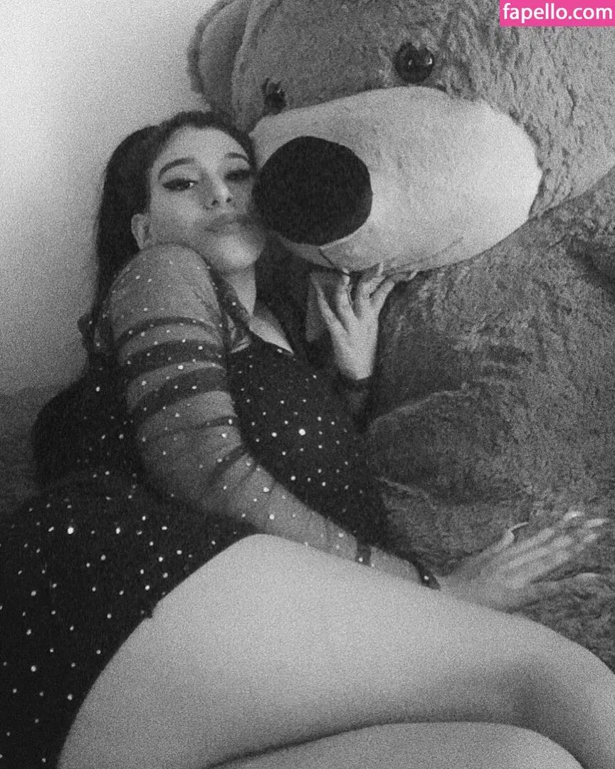 Fernanda V Onlyfans Photo Gallery 