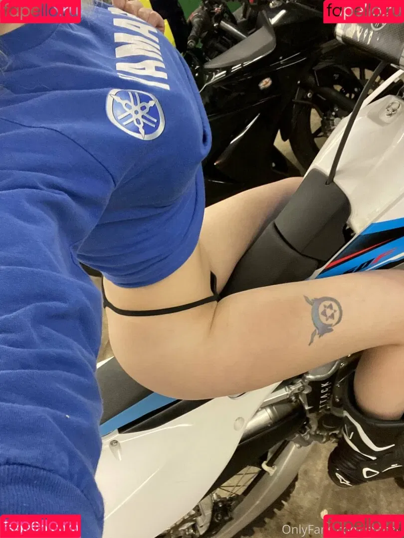 sroozu Onlyfans Photo Gallery 